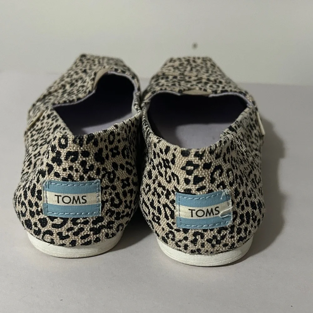 TOMS Animal Print Canvas Slip-Ons ladies size 8‎